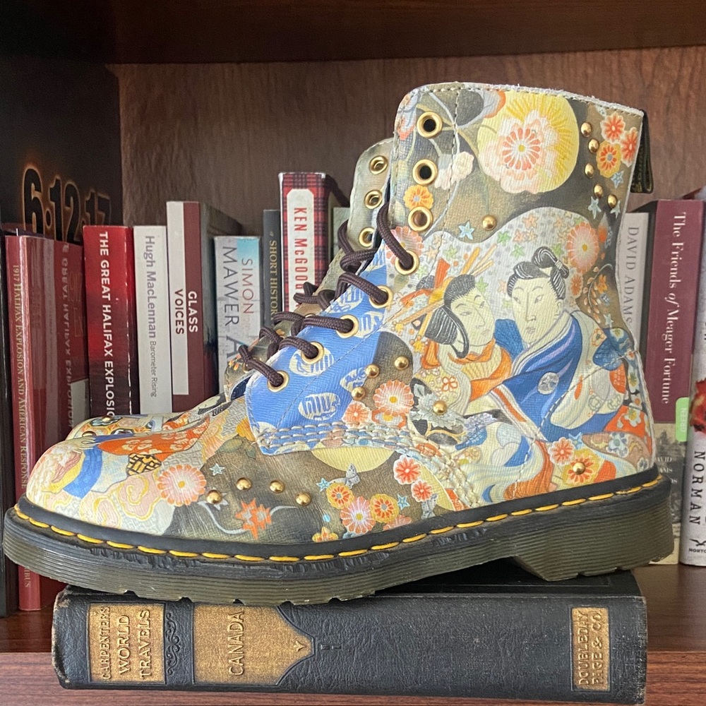 RARE! Dr. Martens 1460 Pascal Eastern Art Backhand Leather Boots Women's Size 9